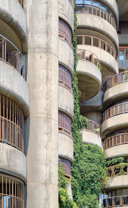 La verticalidad caracteriza al edificio Torres Blancas. 