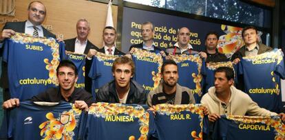 La selección catalana, con la camiseta de Custo.
