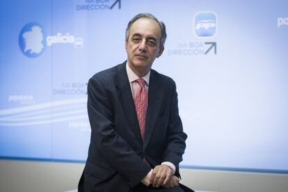Francisco Millán Mon en la sede del partido