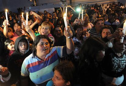 Varios familiares de los presos protestan en el exterior del penal