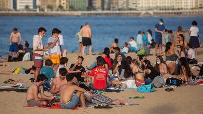 Las playas de San Sebastián se llenaron de personas durante la pasada Semana Santa.