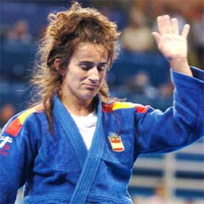 Isabel Fernández muestra su disgusto al despedirse de los aficionados tras ser derrotada por Yurisleidy Lupetey.