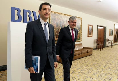 Rafael Domènech, responsable de Análisis Macroeconómico de BBVA Research, y Carlos Gorria, director territorial norte de BBVA, este martes en Bilbao.