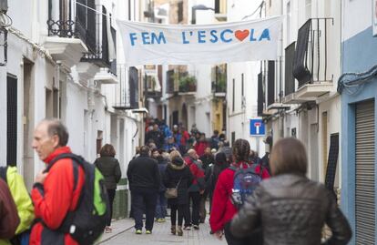 Vecinos de Les Useres reclaman un colegio en condiciones para los alumnos.