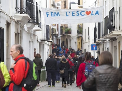 Vecinos de Les Useres reclaman un colegio en condiciones para los alumnos.