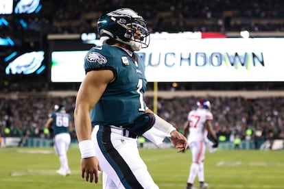 Jalen Hurts #1 of the Philadelphia Eagles celebrates after rushing for a touchdown against the New York Giants during the second quarter in the NFC Divisional Playoff game at Lincoln Financial Field on January 21, 2023 in Philadelphia, Pennsylvania.