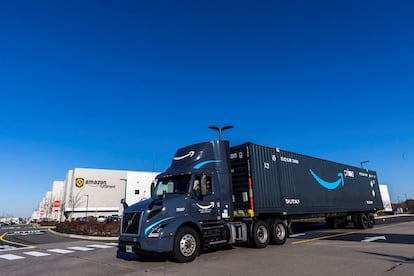 Un camión de Amazon, en diciembre pasado en Robbinsville (Nueva Jersey, EE UU).