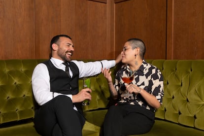 Simone Ruta y Raiza Carrera se conocieron en un encuentro para visibilizar la realidad LGTBQ+ en el mundo del cóctel. Hoy son dos de sus figuras más destacadas en Europa.