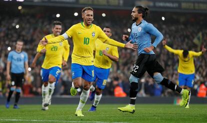 Neymar marcou, de pênalti, o gol da vitória brasileira sobre o Uruguai.