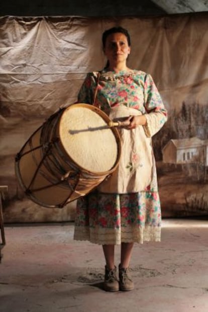 Violeta Parra, en un fotograma de la película 'Violeta se fue a los cielos'.