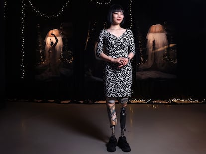 La artista japonesa Mari Katayama, en la exposición 'Loving the Alien', en la Casa Encendida, en Madrid.