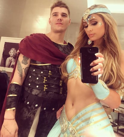 Paris Hilton com seu atual noivo, o ator Chris Zylka.