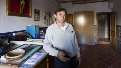 La Vall d’Alcalá Mayor Pablo Martínez in the local church.