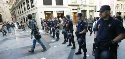 La policía apostada en las zonas comerciales del centro de Madrid.