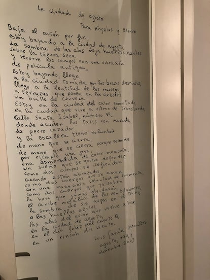 Poema de Luis García Montero a Almudena Grandes en la casa de Ángeles Aguilera.