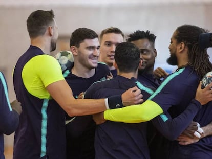 Los jugadores del Barcelona, durante un entrenamiento.