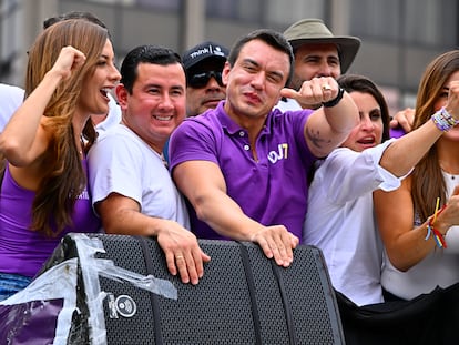 Daniel Noboa durante la caravana de cierre de la campaña, en Guayaquil el 6 de febrero 2025.