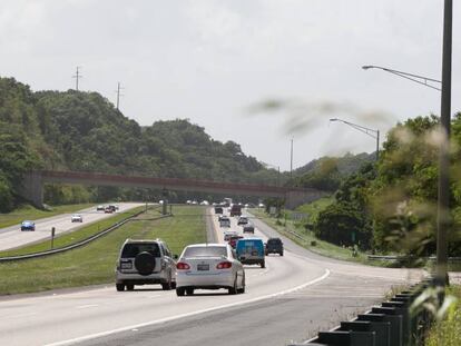 Coches en una de las autopistas que gestiona Abertis.