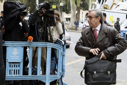 Diego Torres, exsocio de Iñaki Urdangarin, llega a la Audiencia de Palma.