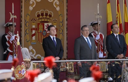 El ministro del Interior, Juan Ignacio Zoid (2d), y el presidente de la Junta de Comunidades de Castilla-La Mancha, Emiliano García-Page (i).