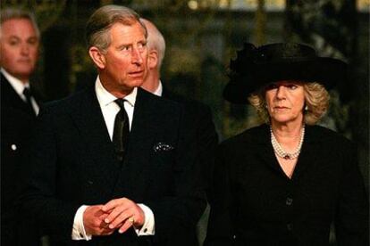 El príncipe Carlos y Camilla Parker-Bowles, en una misa por el Papa en la catedral de Westminster.