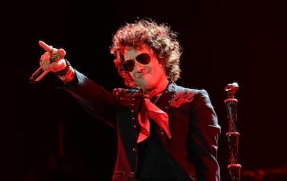 Bunbury actuando en el estadio de La Romareda (Zaragoza), el 6 de julio de 2024. 