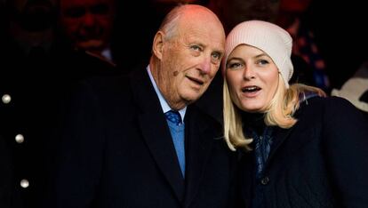 O rei Harald da Noruega e a princesa Mette-Marit, a princípios de dezembro.