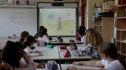 Clases sobre medio ambiente en el colegio público Fernando de los Ríos de Las Rozas (Madrid).