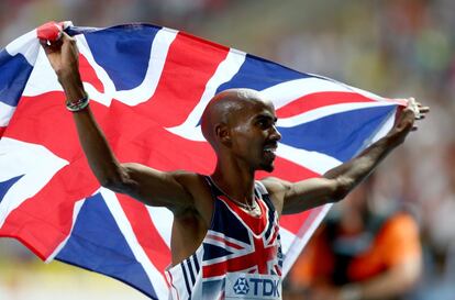 El británico Mo Farah celebra el título de campeón del mundo de 5.000 metros.