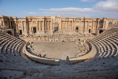 El teatro romano de Palmira, declarado Patrimonio Cultural de la Humanidad por la Unesco, parcialmente destruido por el Estado Islámico en 2016. 