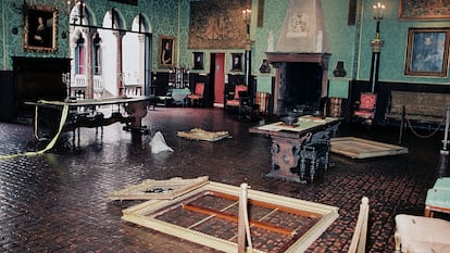 Fotografía tomada por el FBI de la escena del crimen tras el robo en el Isabella Stewart Gardner Museum de Boston.