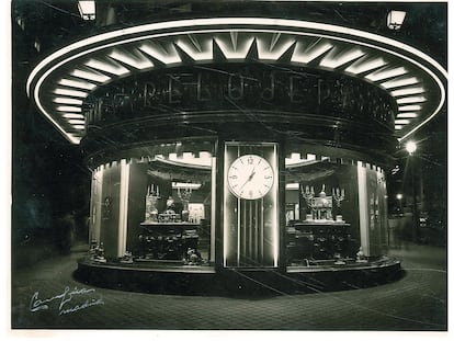 Así lucía la fachada de Grassy en 1953. Las fotografías son de Estudios Campúa.