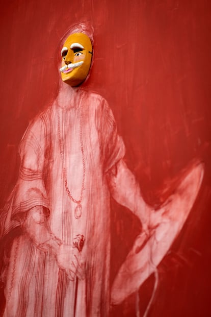 Pintura de la serie 'Máscaras mestizas', realizada expresamente para la sala 3 del pabellón de España en la Bienal.