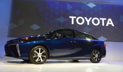 Un Toyota Mirai con pila de combustible de hidrógeno.