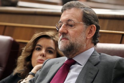 Mariano Rajoy y Soraya Sáenz de Santamaría en la sesión de control al Ejecutivo de ayer.