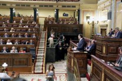 Vista general del hemiciclo, durante la intervención en el pleno del Congreso del presidente del Gobierno, Mariano Rajoy (en la tribuna). EFE/Archivo