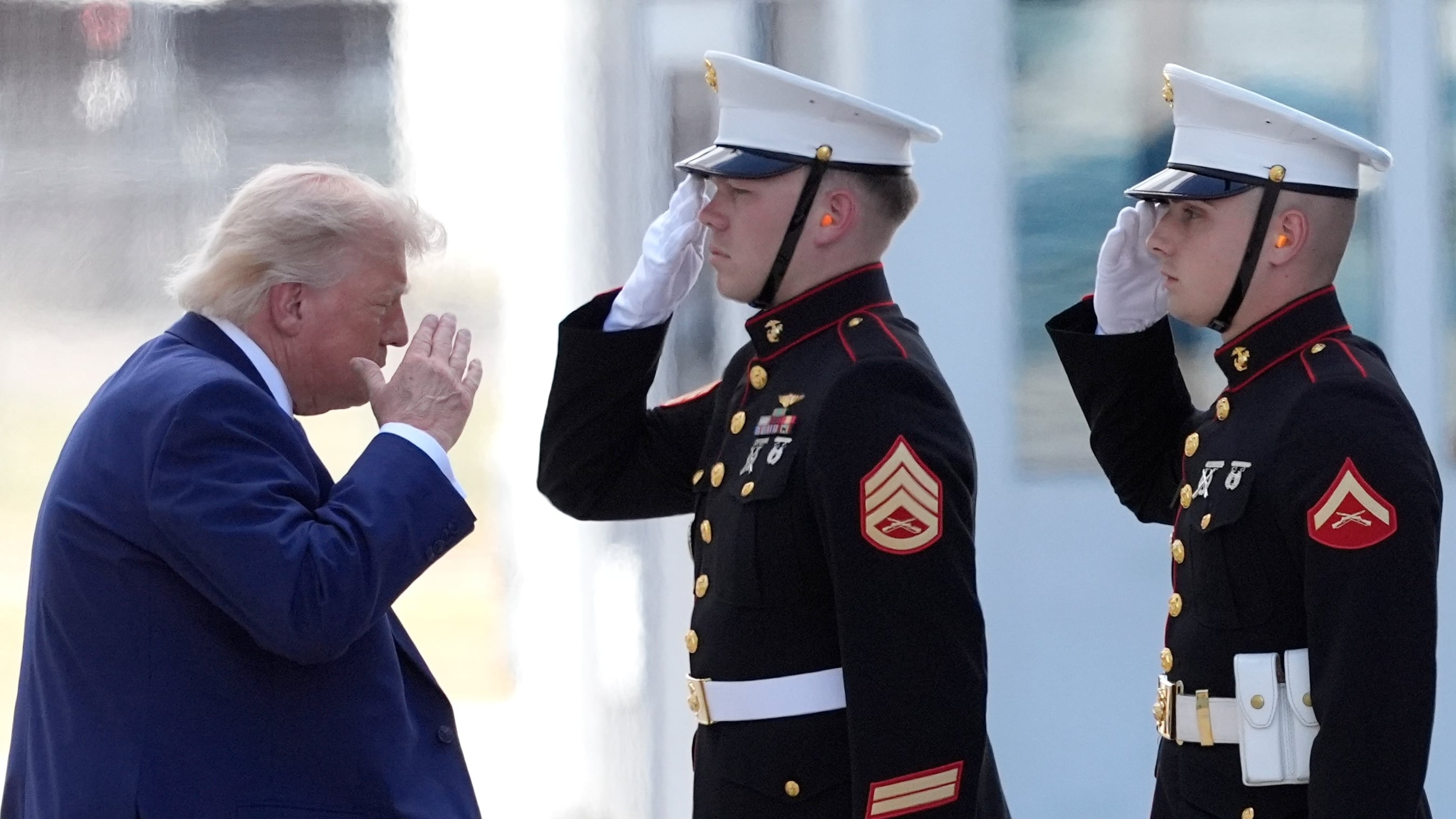 Última hora de la guerra de Estados Unidos e Israel contra Irán, en directo | Trump amenaza a Irán con nuevos ataques si no frena a Hezbolá y mantiene abierto el estrecho de Ormuz