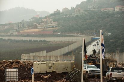 Muro de separación en la frontera de Líbano cerca de la población israelí de Metula.