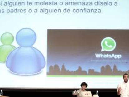 Una conferencia para conocer los riesgos y oportunidades de Internet y las redes sociales. EFE/Archivo