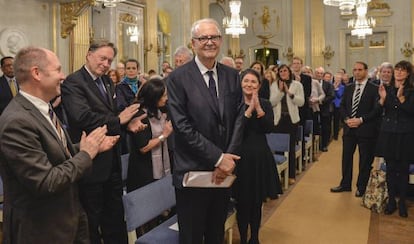 Patrick Modiano posa antes de leer su discurso de recepción del Nobel en Estocolmo en 2014.