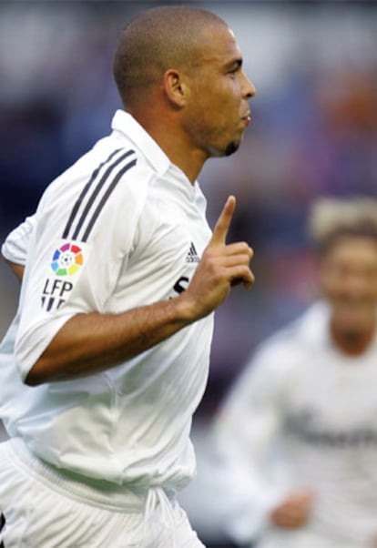 Ronaldo celebra su primer gol contra el Alavés.