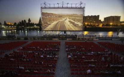 Cine de verano en Sevilla con una pantalla de 470 metros cuadrados.