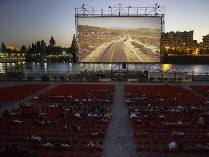 Cine de verano en Sevilla con una pantalla de 470 metros cuadrados.