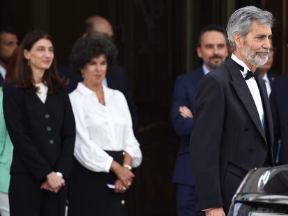 El presidente del Tribunal Supremo y del Consejo General del Poder Judicial (CGPJ), Carlos Lesmes, a su salida del acto de apertura del año judicial, en el Tribunal Supremo, este miércoles en Madrid. En segundo plano, a la izquierda, la ministra de Justicia, Pilar Llop.