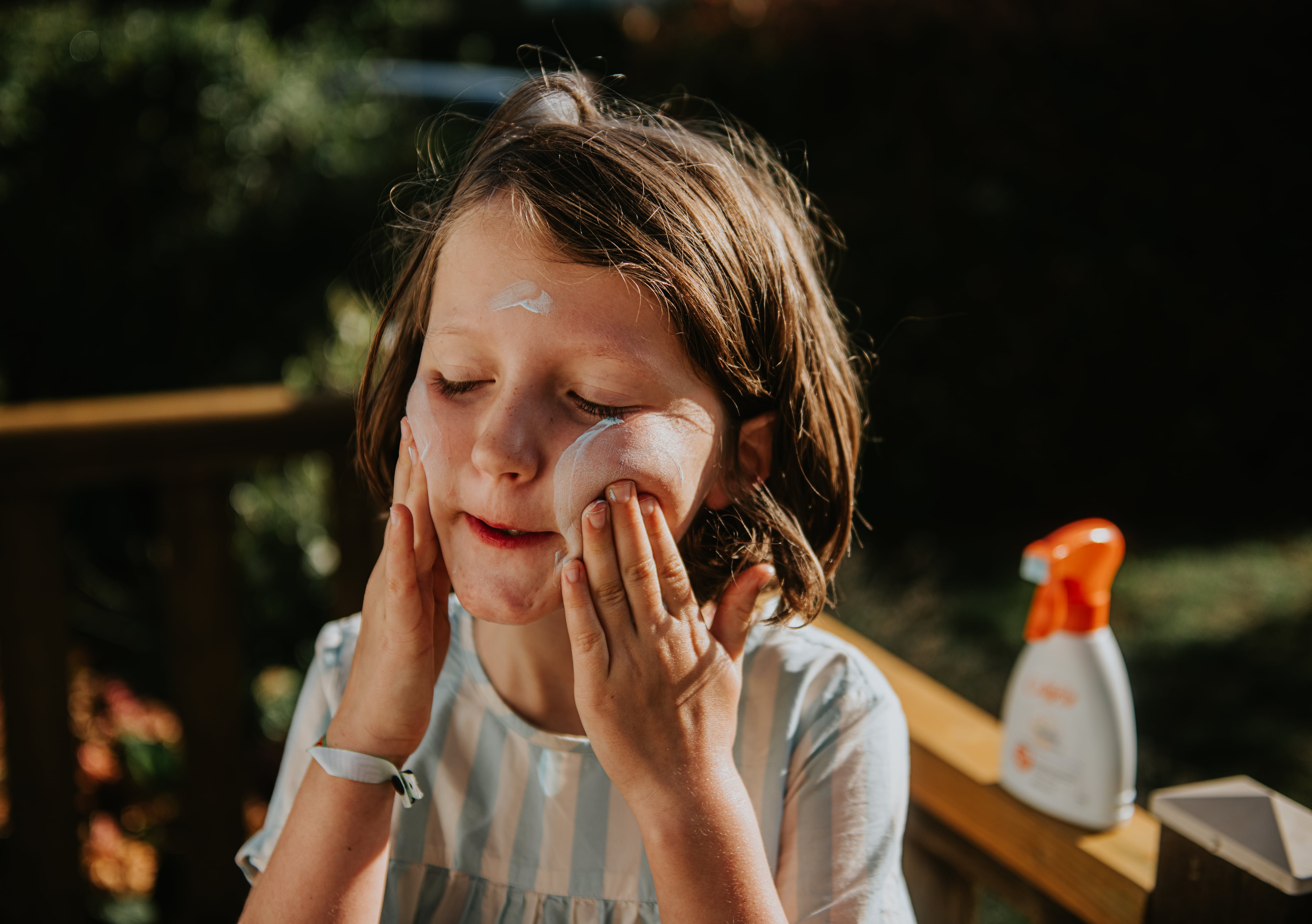 Calor, sol o picaduras en niños: cómo prevenir los riesgos más frecuentes durante el verano