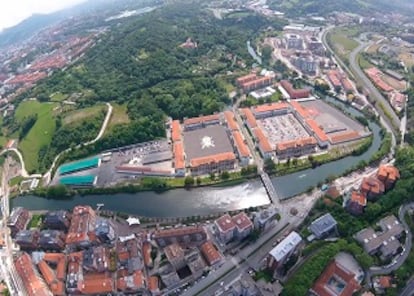 Vista aérea del acuertelamiento de Loyola, en San Sebastián.