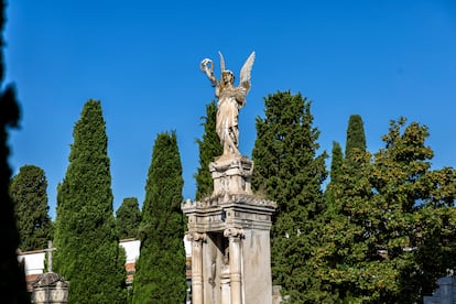 Una escultura en la Sacramental de San Justo. 