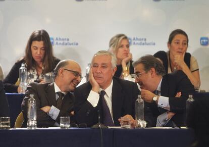 Montoro, Arenas y Zoido, en la reunión de la junta directiva del PP de Sevilla.