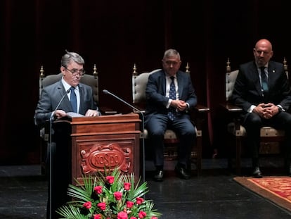 Victorino Martín, en el atril del teatro Maestranza de Sevilla.