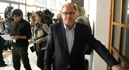 El secretario de Organizaci&oacute;n del PSOE, Juan Cornejo, en el Parlamento.